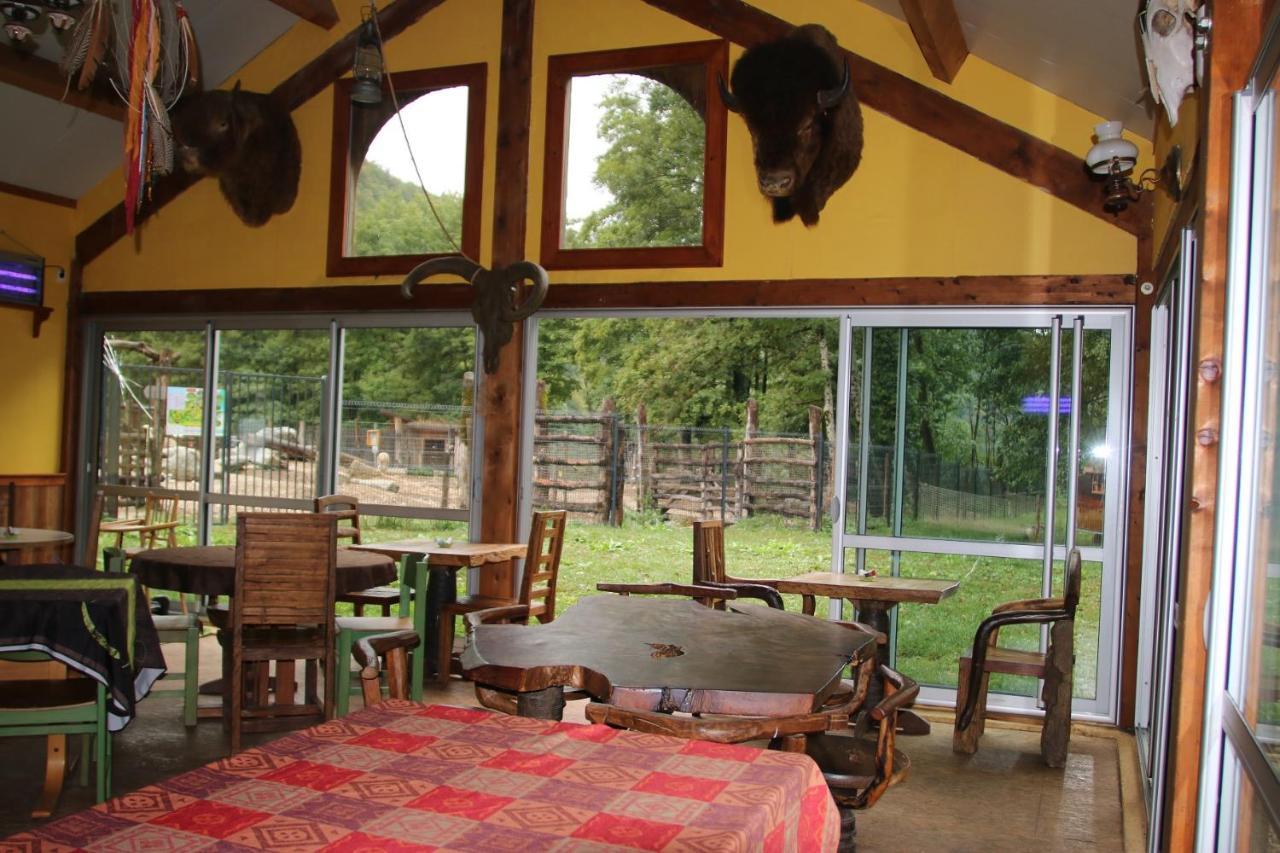 Parc Animalier Du Herisson Villa Doucier Exteriör bild