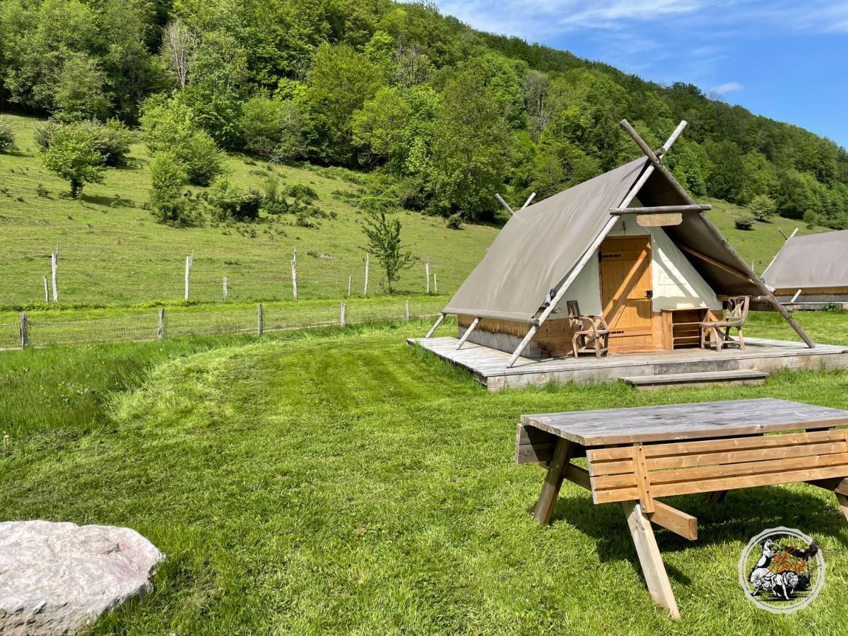 Parc Animalier Du Herisson Villa Doucier Exteriör bild